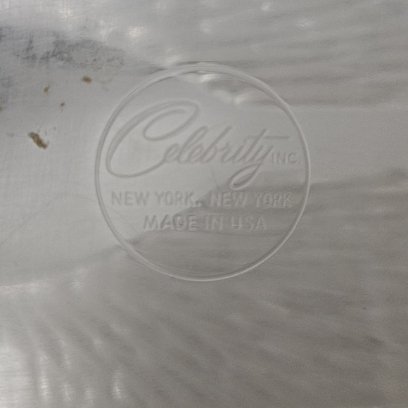 Mid Century Modern Celebrity Acrylic/Lucite Tissue Box Holder - Picture 9 of 9